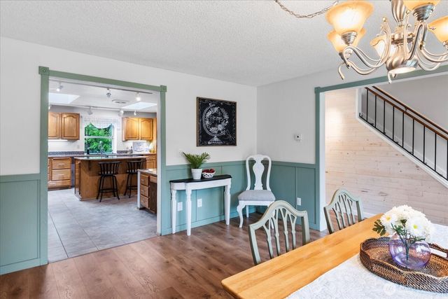17910 Spruce Way, Lynnwood, WA 98037