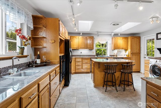 17910 Spruce Way, Lynnwood, WA 98037