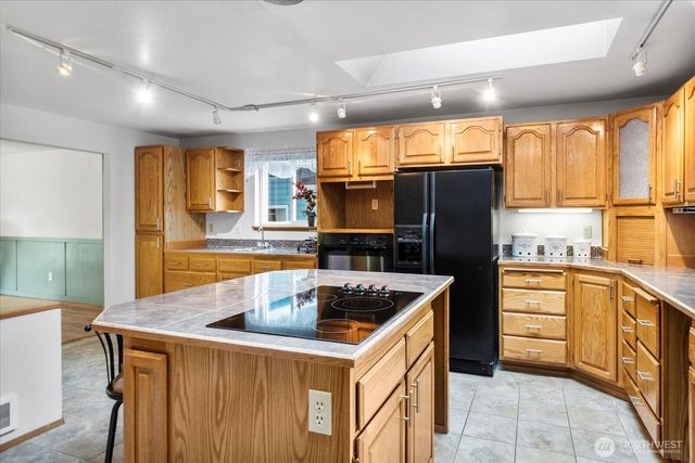 17910 Spruce Way, Lynnwood, WA 98037