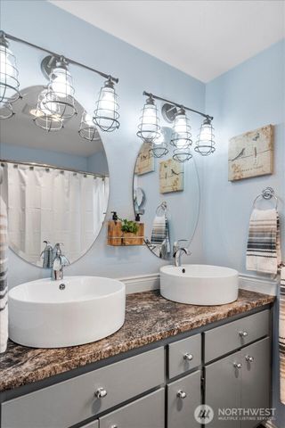 17910 Spruce Way, Lynnwood, WA 98037