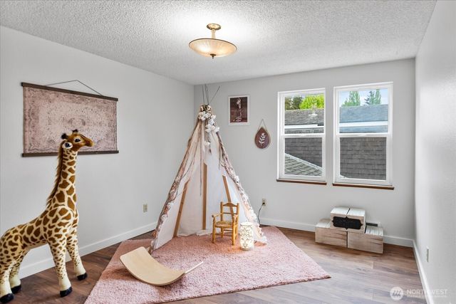 17910 Spruce Way, Lynnwood, WA 98037