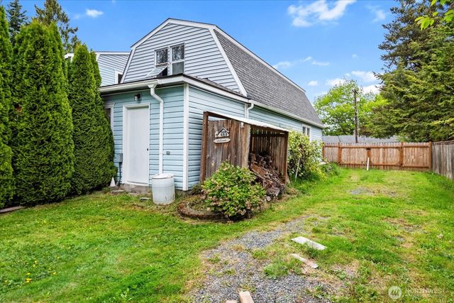 17910 Spruce Way, Lynnwood, WA 98037