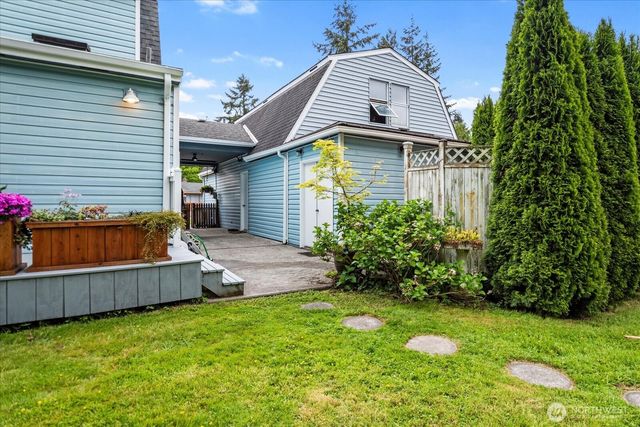 17910 Spruce Way, Lynnwood, WA 98037