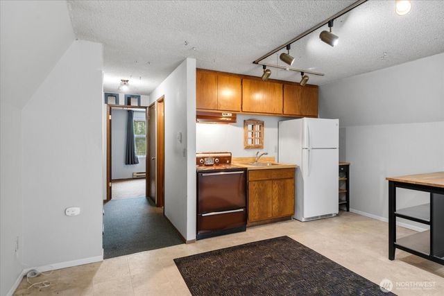 17910 Spruce Way, Lynnwood, WA 98037