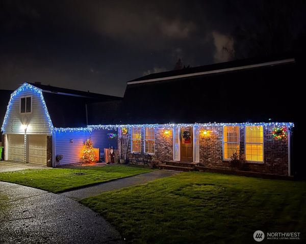 17910 Spruce Way, Lynnwood, WA 98037
