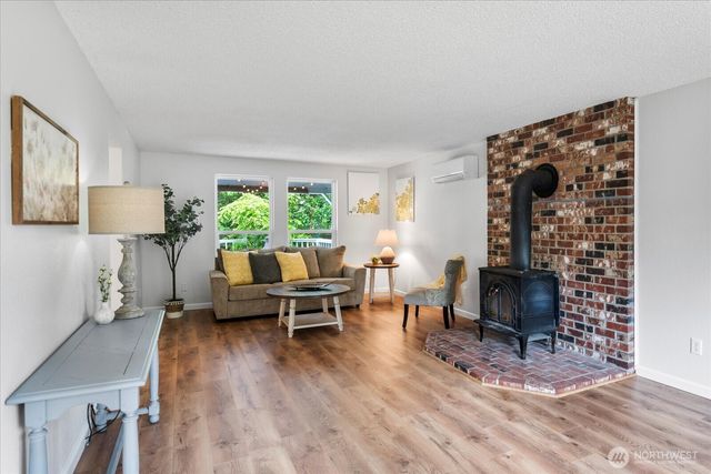 17910 Spruce Way, Lynnwood, WA 98037