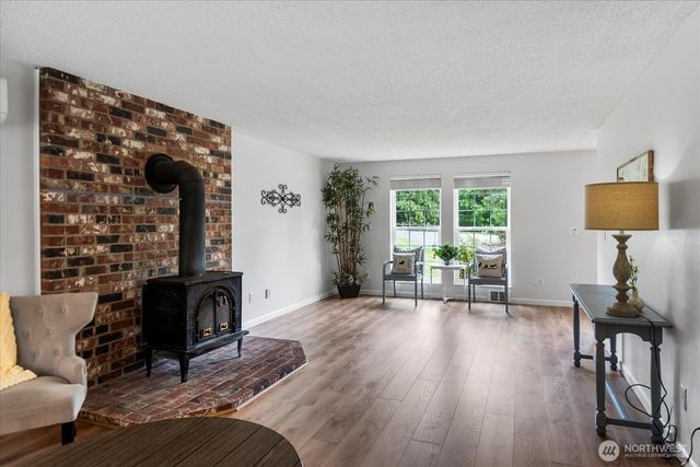 17910 Spruce Way, Lynnwood, WA 98037