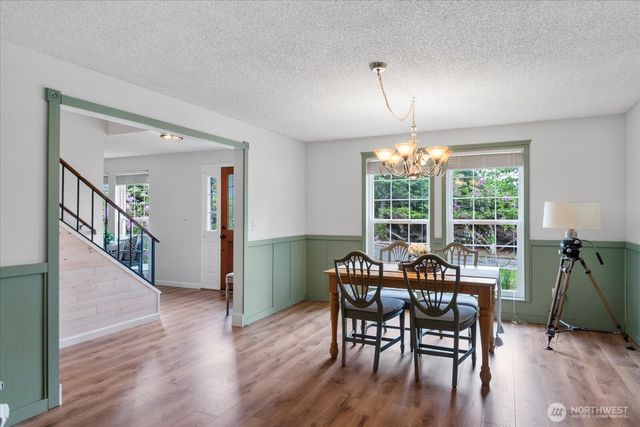 17910 Spruce Way, Lynnwood, WA 98037