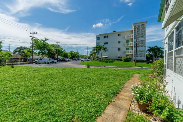 2290 SUNSET Avenue 7, Lake Worth Beach, FL 33461