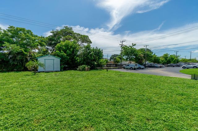 2290 SUNSET Avenue 7, Lake Worth Beach, FL 33461