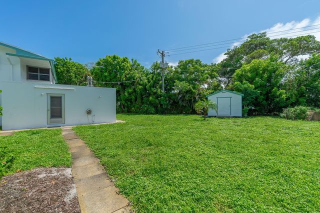 2290 SUNSET Avenue 7, Lake Worth Beach, FL 33461