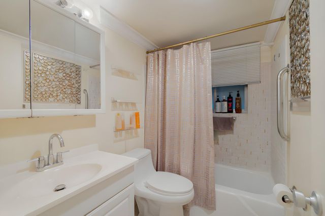 2290 SUNSET Avenue 7, Lake Worth Beach, FL 33461