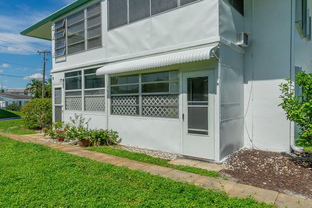 2290 SUNSET Avenue 7, Lake Worth Beach, FL 33461