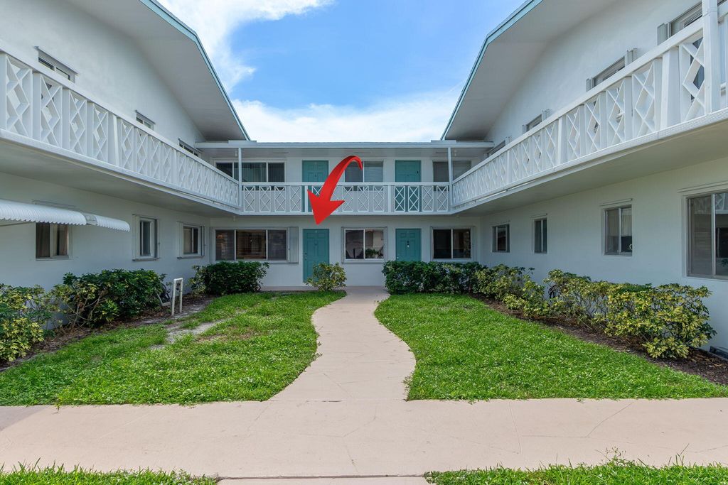 2290 SUNSET Avenue 7, Lake Worth Beach, FL 33461