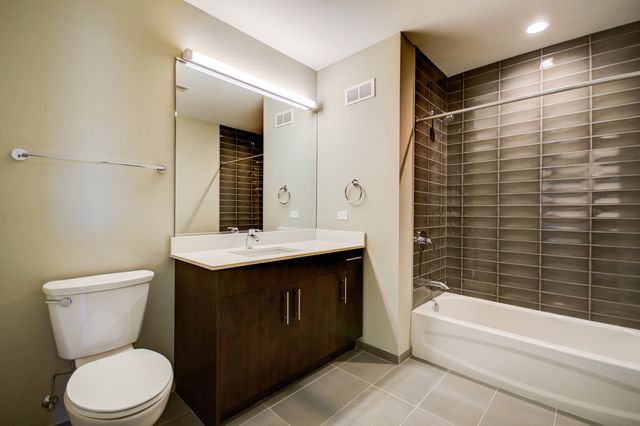 851 W Grand Avenue 406, Chicago, IL 60642