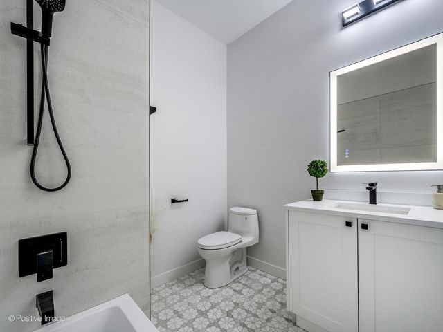 867 N Marshfield Avenue 2, Chicago, IL 60622