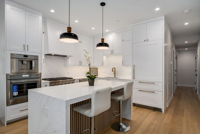 867 N Marshfield Avenue 2, Chicago, IL 60622