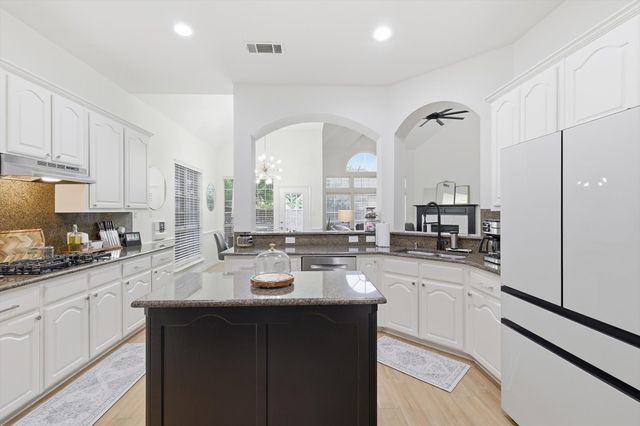 3306 Castlewood Boulevard, Highland Village, TX 75077