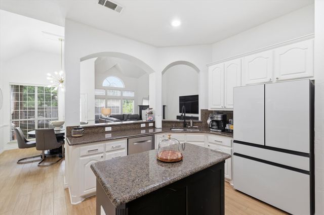 3306 Castlewood Boulevard, Highland Village, TX 75077