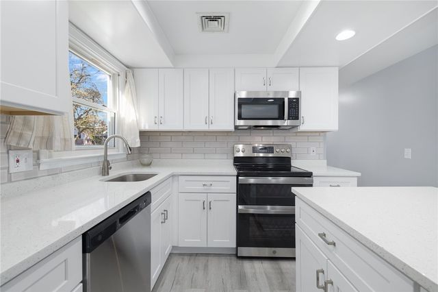 9 Long Pond Road, Coventry, RI 02816