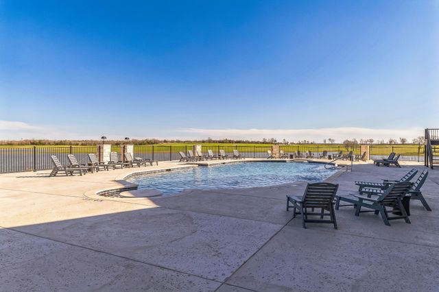 220 Lakeshore Lane, Windom, TX 75492