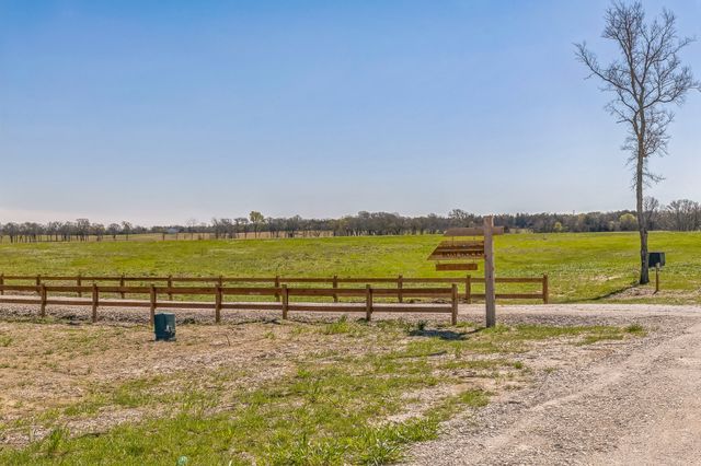 220 Lakeshore Lane, Windom, TX 75492