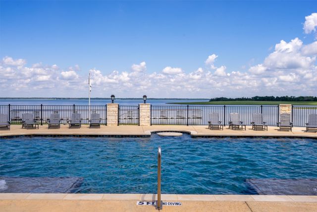 220 Lakeshore Lane, Windom, TX 75492
