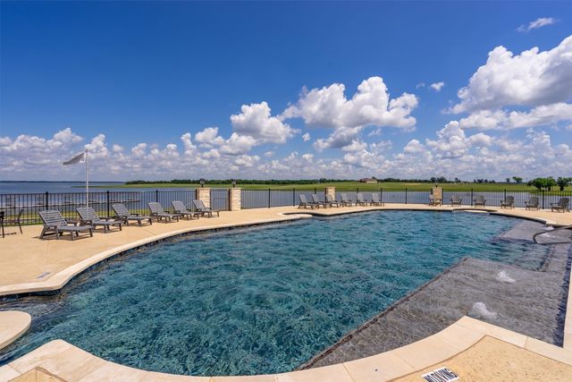 220 Lakeshore Lane, Windom, TX 75492