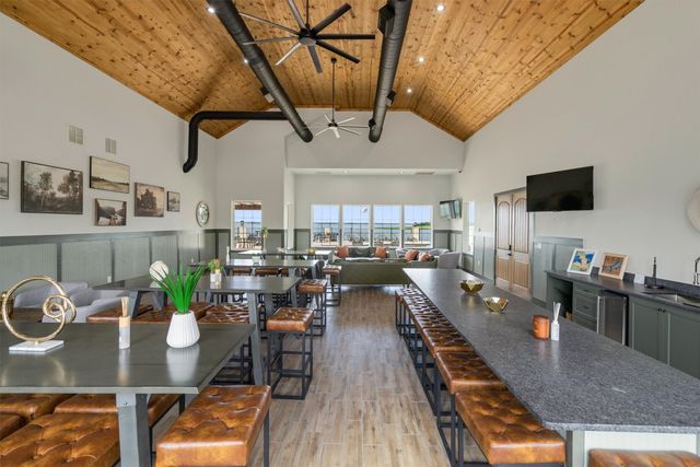 220 Lakeshore Lane, Windom, TX 75492