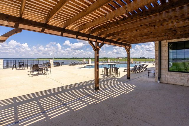 220 Lakeshore Lane, Windom, TX 75492