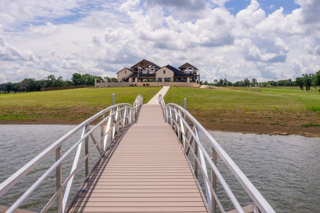 220 Lakeshore Lane, Windom, TX 75492