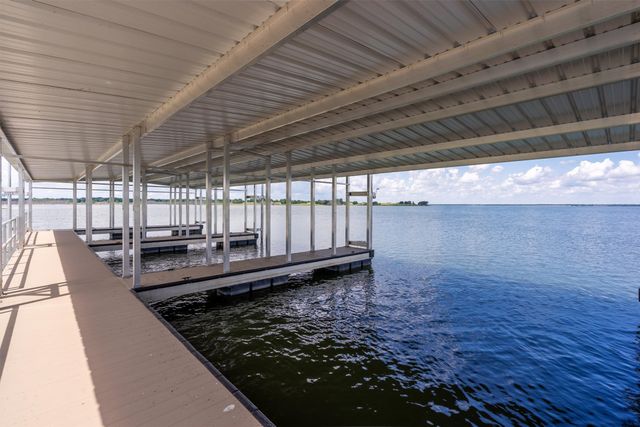220 Lakeshore Lane, Windom, TX 75492