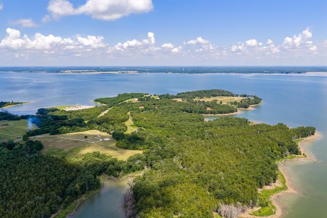 220 Lakeshore Lane, Windom, TX 75492