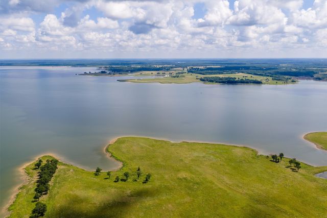 220 Lakeshore Lane, Windom, TX 75492