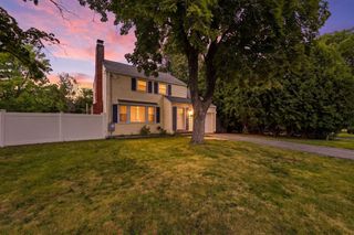 108 Fenway Dr, Springfield, MA 01109