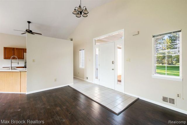 2165 Oakwood Road, Ortonville, MI 48462