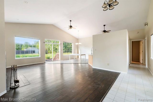 2165 Oakwood Road, Ortonville, MI 48462