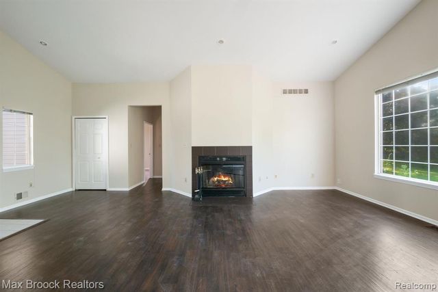 2165 Oakwood Road, Ortonville, MI 48462