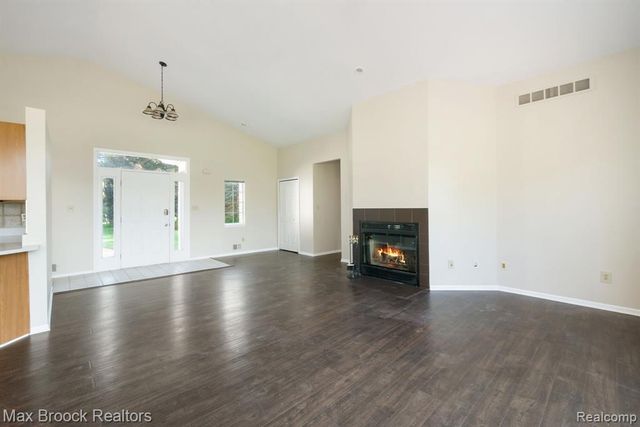 2165 Oakwood Road, Ortonville, MI 48462