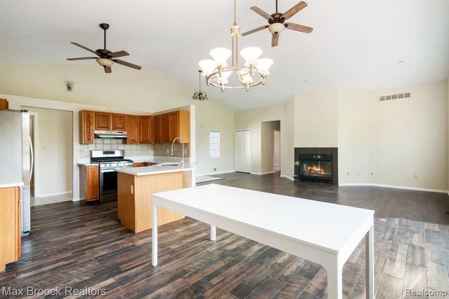 2165 Oakwood Road, Ortonville, MI 48462