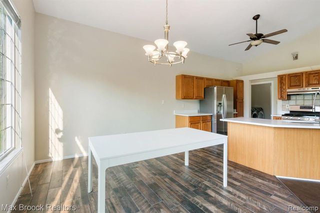 2165 Oakwood Road, Ortonville, MI 48462