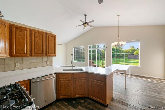 2165 Oakwood Road, Ortonville, MI 48462