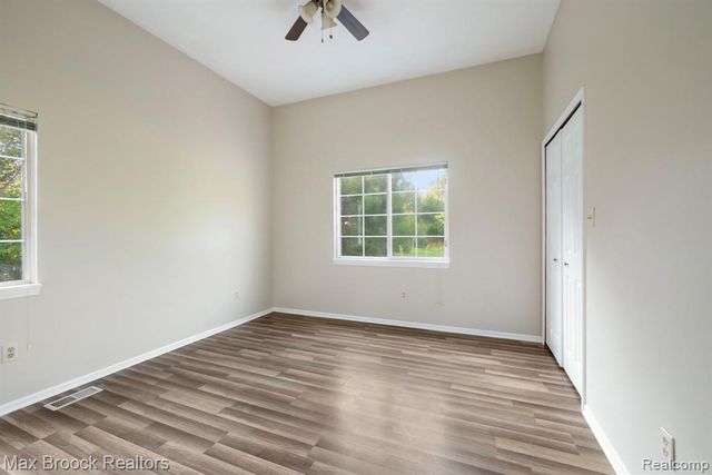 2165 Oakwood Road, Ortonville, MI 48462