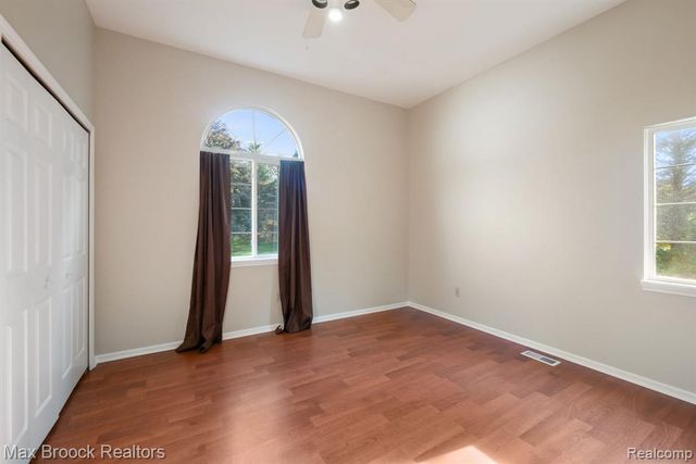 2165 Oakwood Road, Ortonville, MI 48462