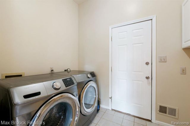 2165 Oakwood Road, Ortonville, MI 48462
