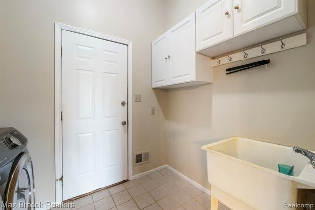 2165 Oakwood Road, Ortonville, MI 48462