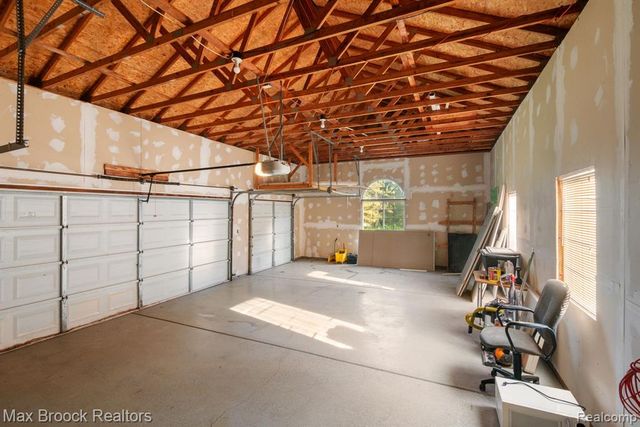 2165 Oakwood Road, Ortonville, MI 48462