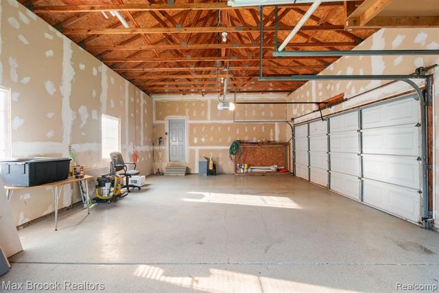 2165 Oakwood Road, Ortonville, MI 48462