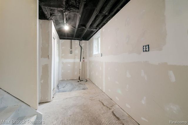 2165 Oakwood Road, Ortonville, MI 48462