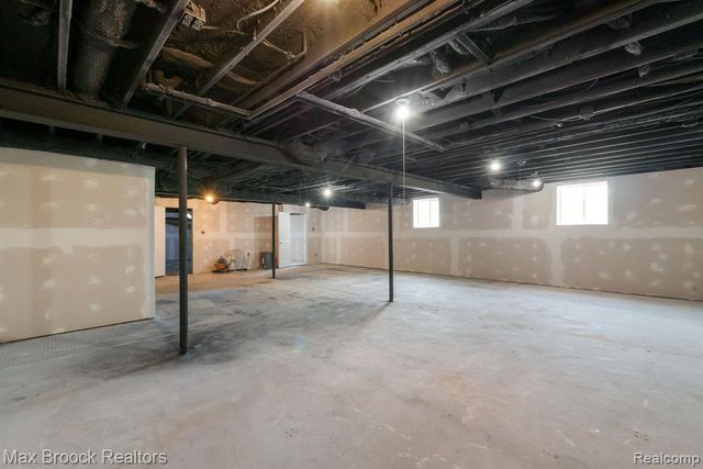 2165 Oakwood Road, Ortonville, MI 48462